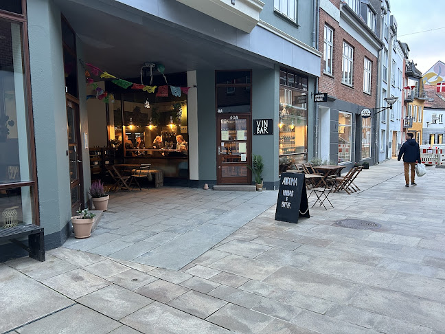 Anduma Vinbar og Butik – Anmeldelser, Adresser & Åbningstider