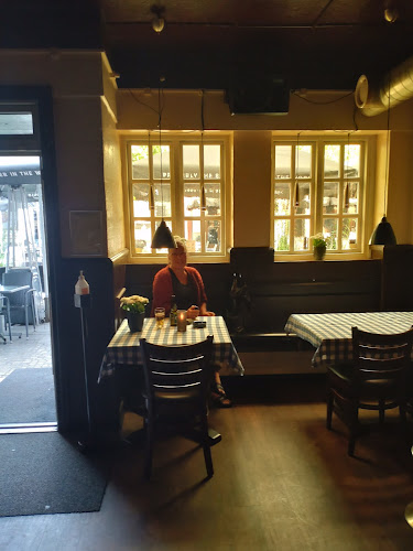 Bodega Gadespejlet ApS – Anmeldelser, Adresser & Åbningstider