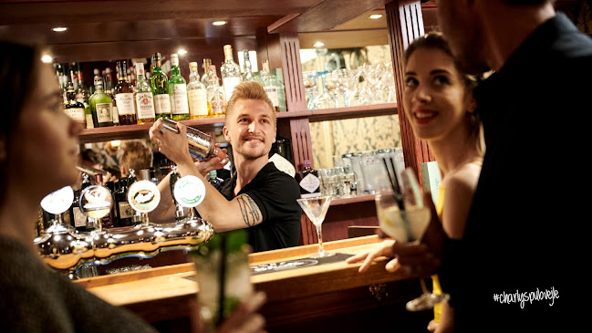 Charly's Pub – Anmeldelser, Adresser & Åbningstider