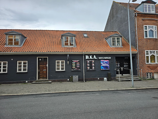 D.N.A. – Anmeldelser, Adresser & Åbningstider