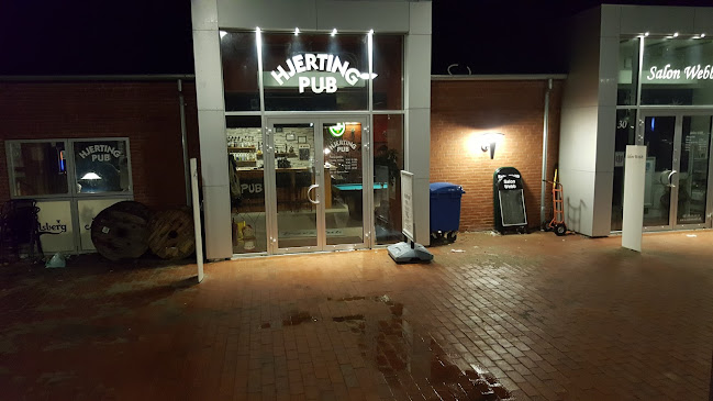 Hjerting Pub v/Laila Travis – Anmeldelser, Adresser & Åbningstider
